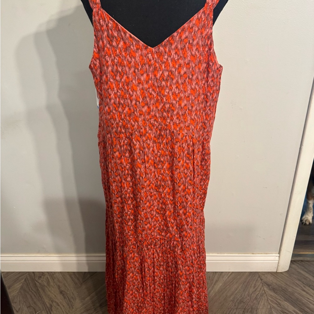 Joie summer dress. Beautiful red. Comfortable to wear. Size small.